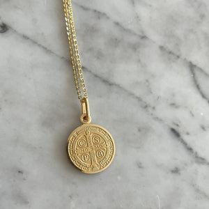 San Benito de oro con cadena