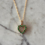 Cargar imagen en el visor de la galería, Collar de corazón con esmeraldas
