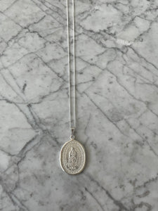 Cadena de plata con Virgen de Guadalupe grande