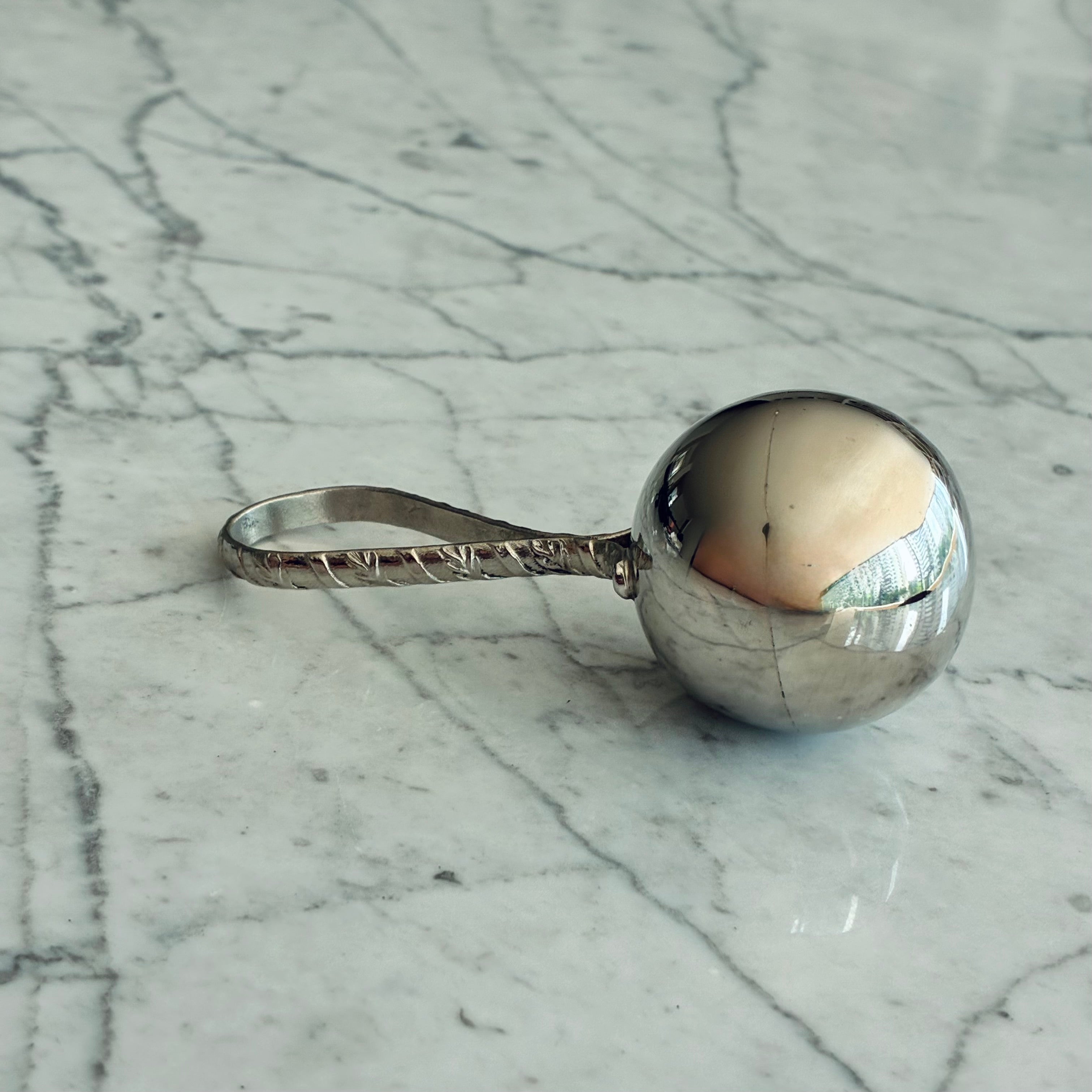 Sonaja para Bebé con detalles – Hilo de Plata - Main Image