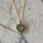 Cargar imagen en el visor de la galería, Collar de corazón con esmeraldas
