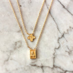 Cargar imagen en el visor de la galería, Escapulario de oro con cruz atras
