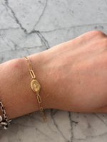 Cargar imagen en el visor de la galería, Pulsera Virgen Milagrosa Oro
