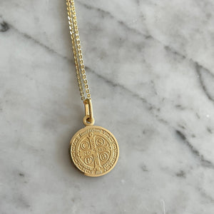 San Benito de oro con cadena