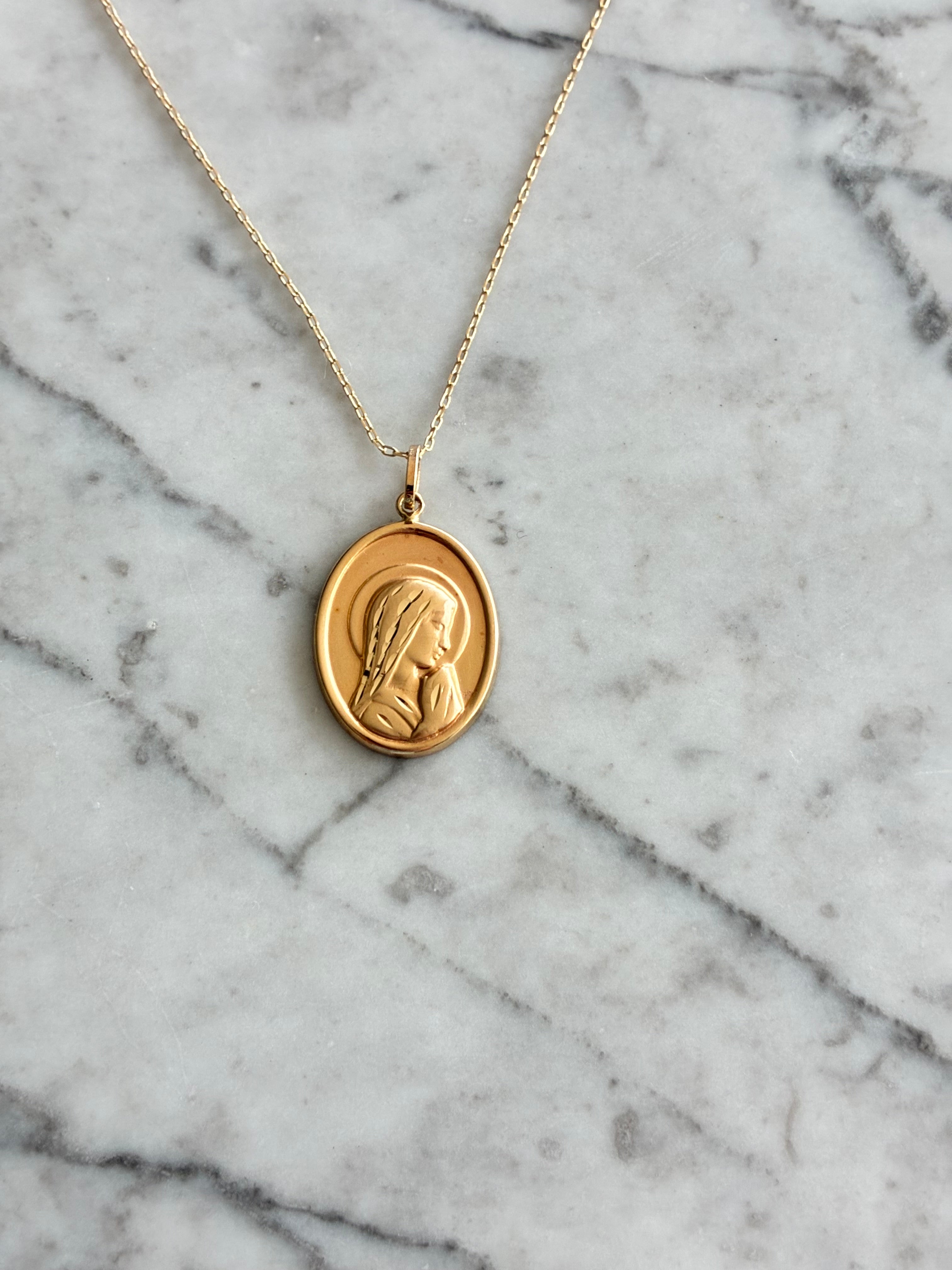Medalla Virgen Ovalada