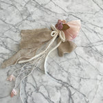 Cargar imagen en el visor de la galería, Broche flor rosa
