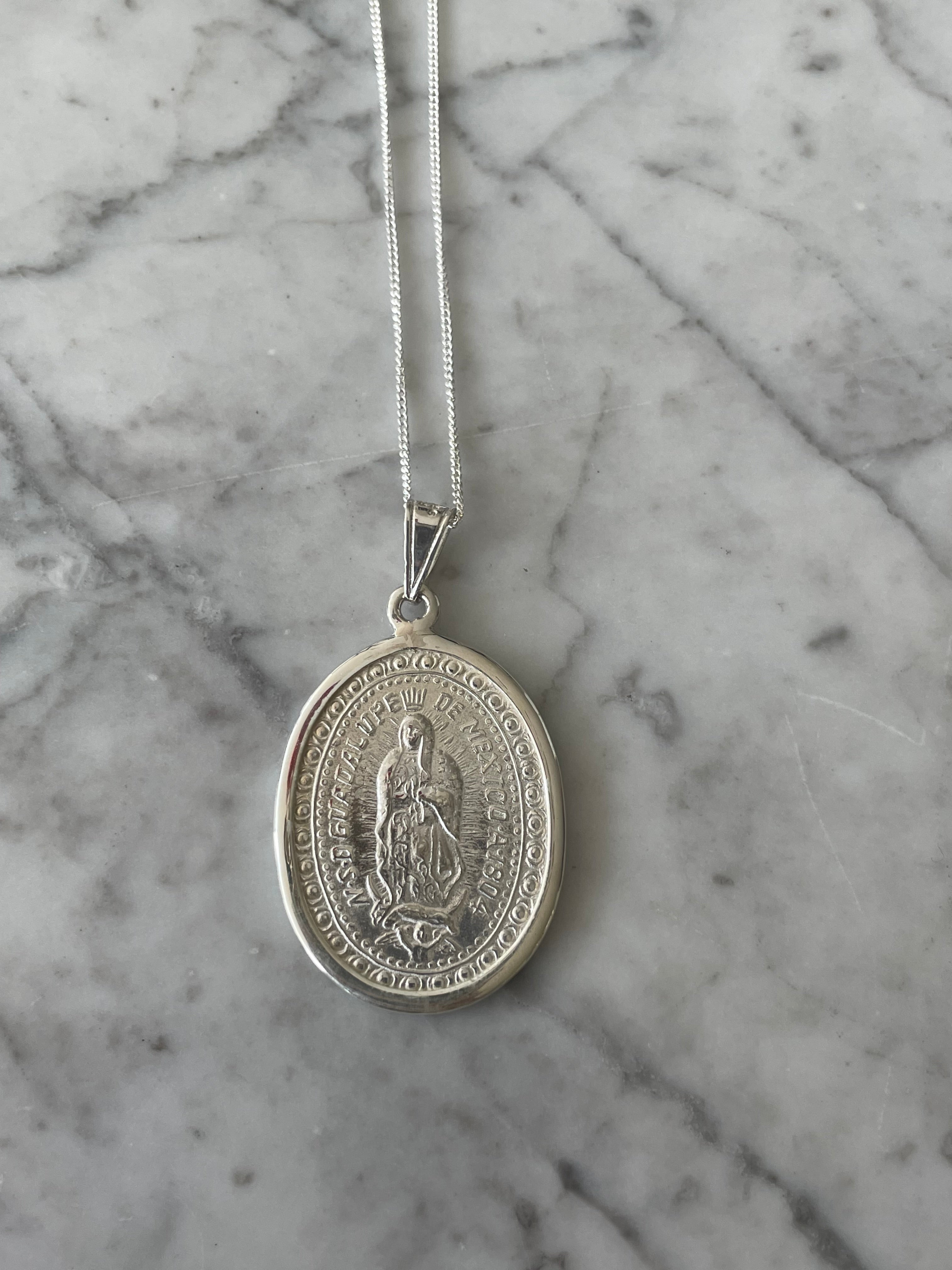 Cadena de plata con Virgen de Guadalupe grande