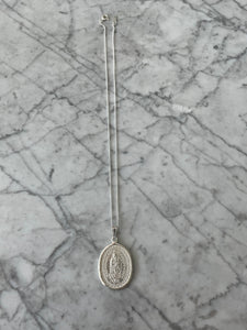 Cadena de plata con Virgen de Guadalupe grande