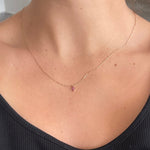 Cargar imagen en el visor de la galería, Cruz mini de rubies
