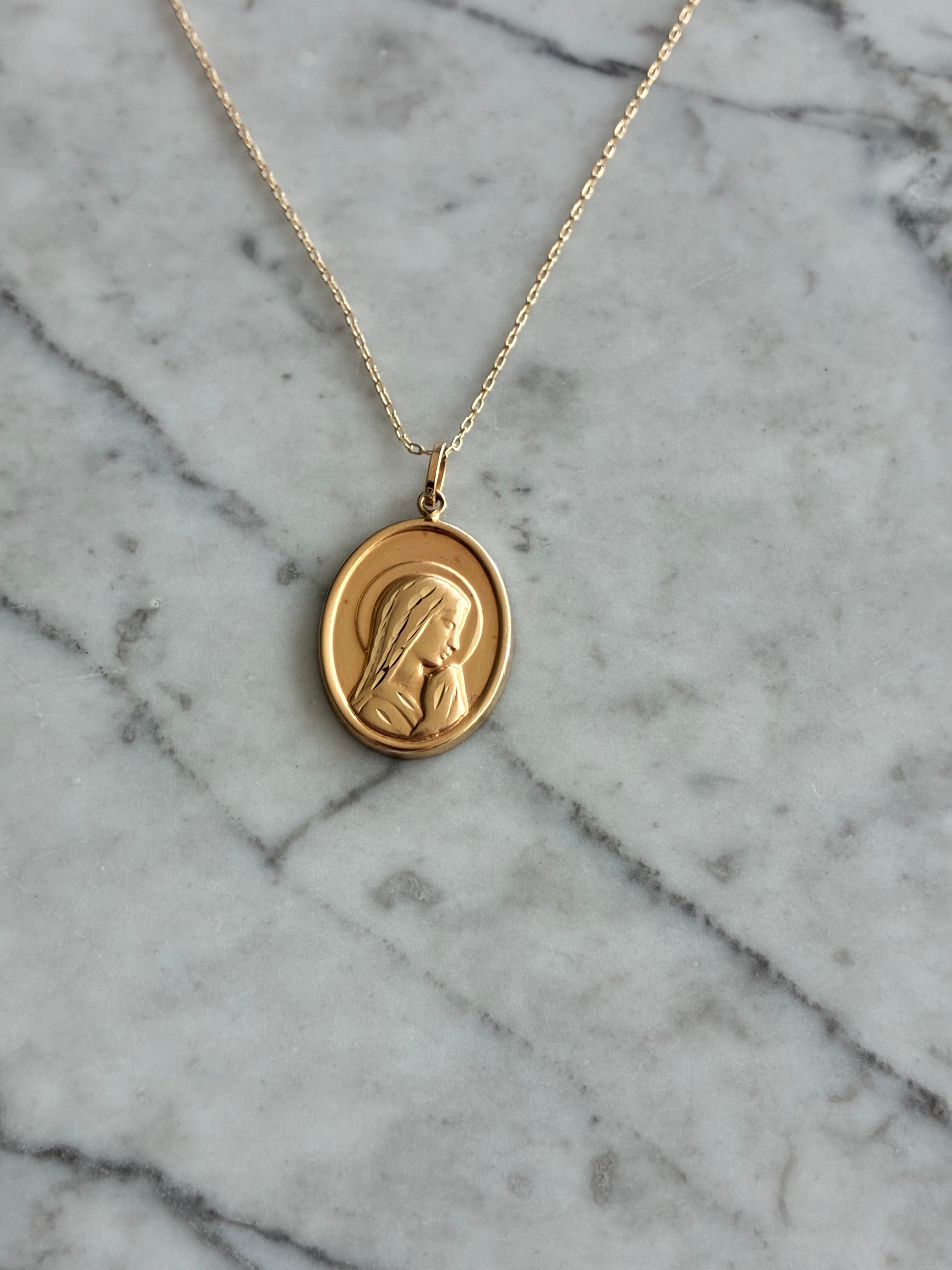 Medalla Virgen Ovalada
