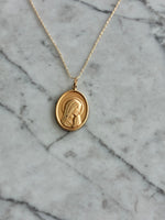 Cargar imagen en el visor de la galería, Medalla Virgen Ovalada
