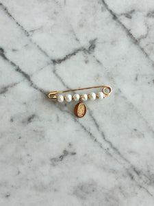 Pin de oro con perlas