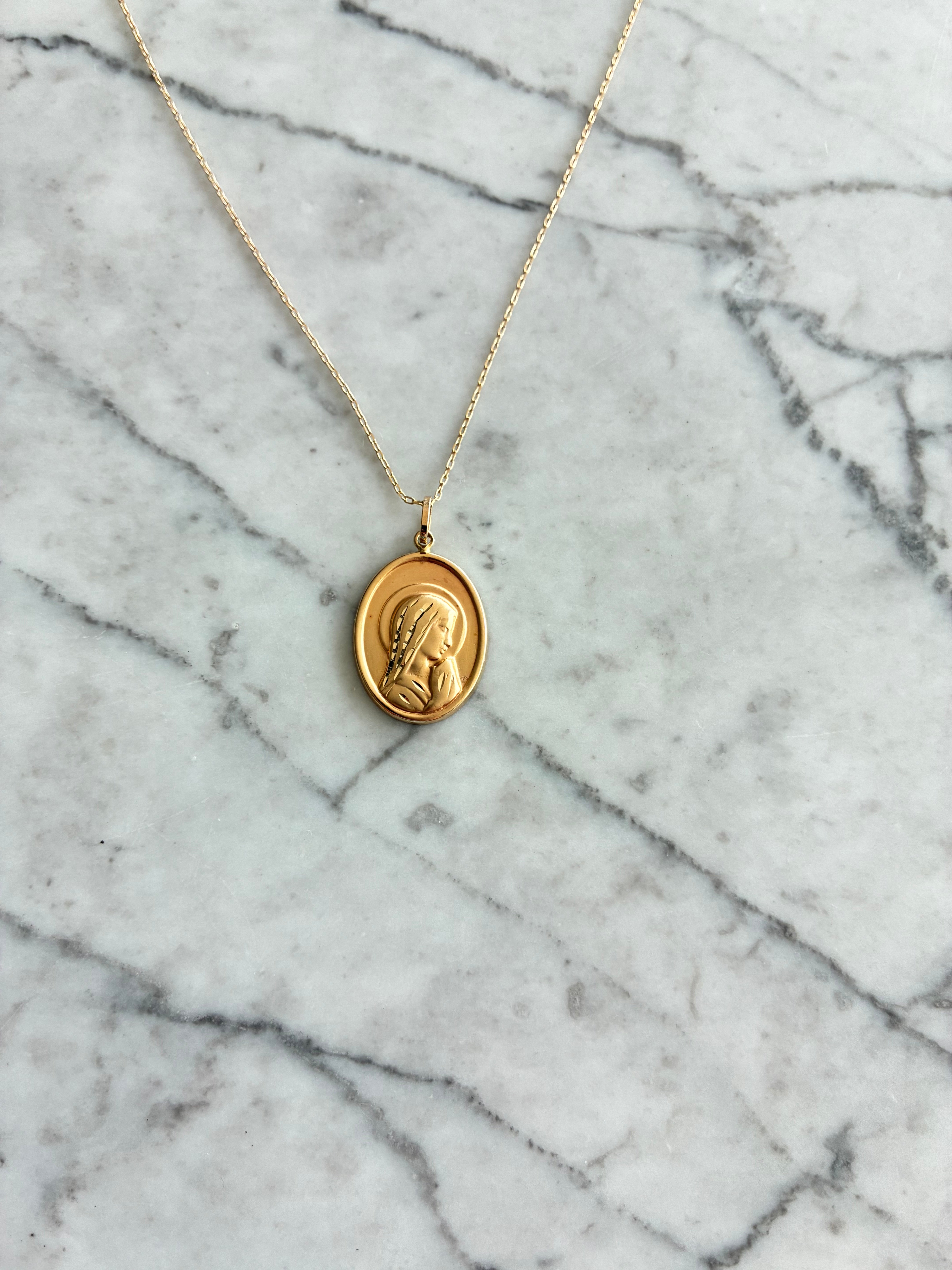 Medalla Virgen Ovalada