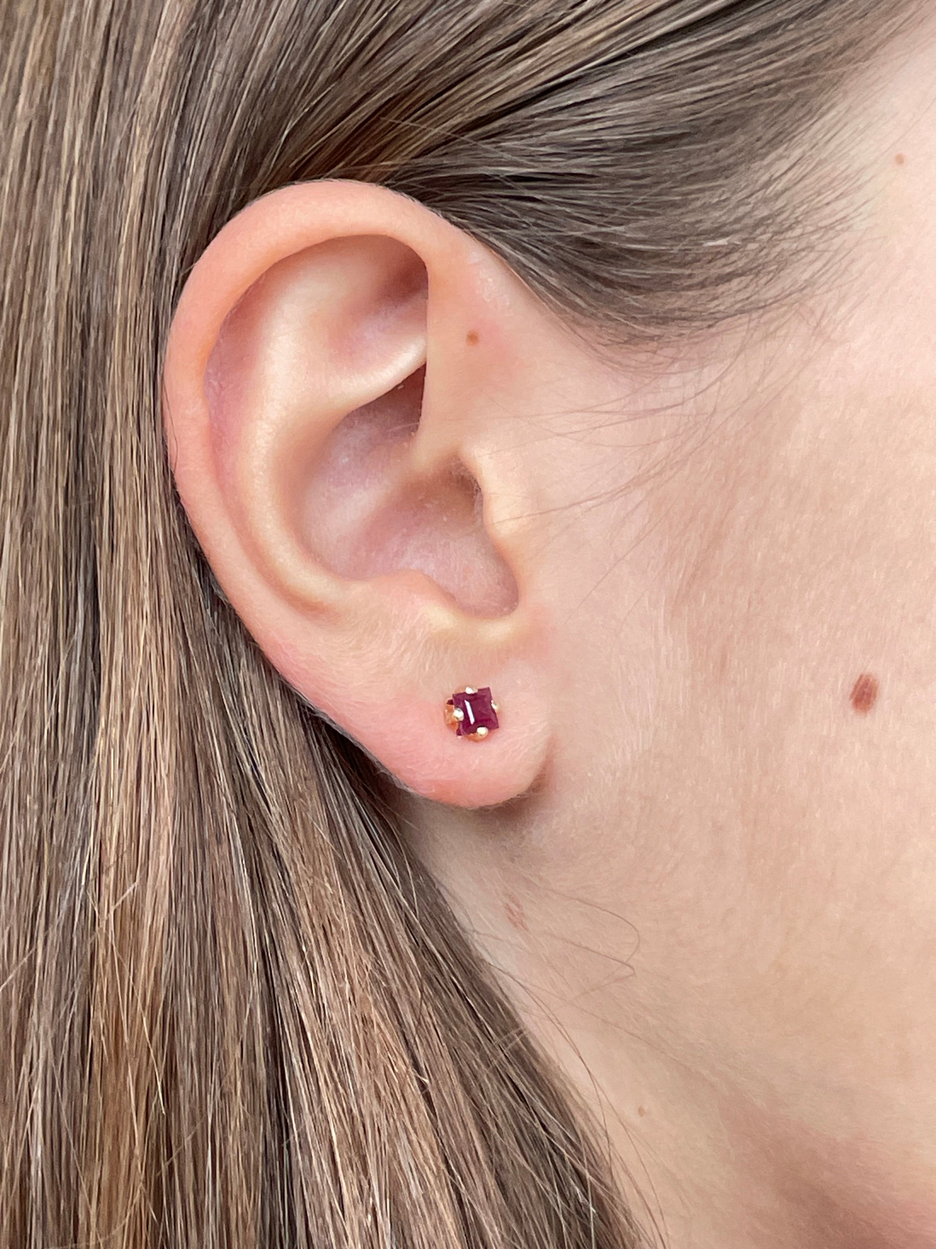 Aretes Rubi cuadrado