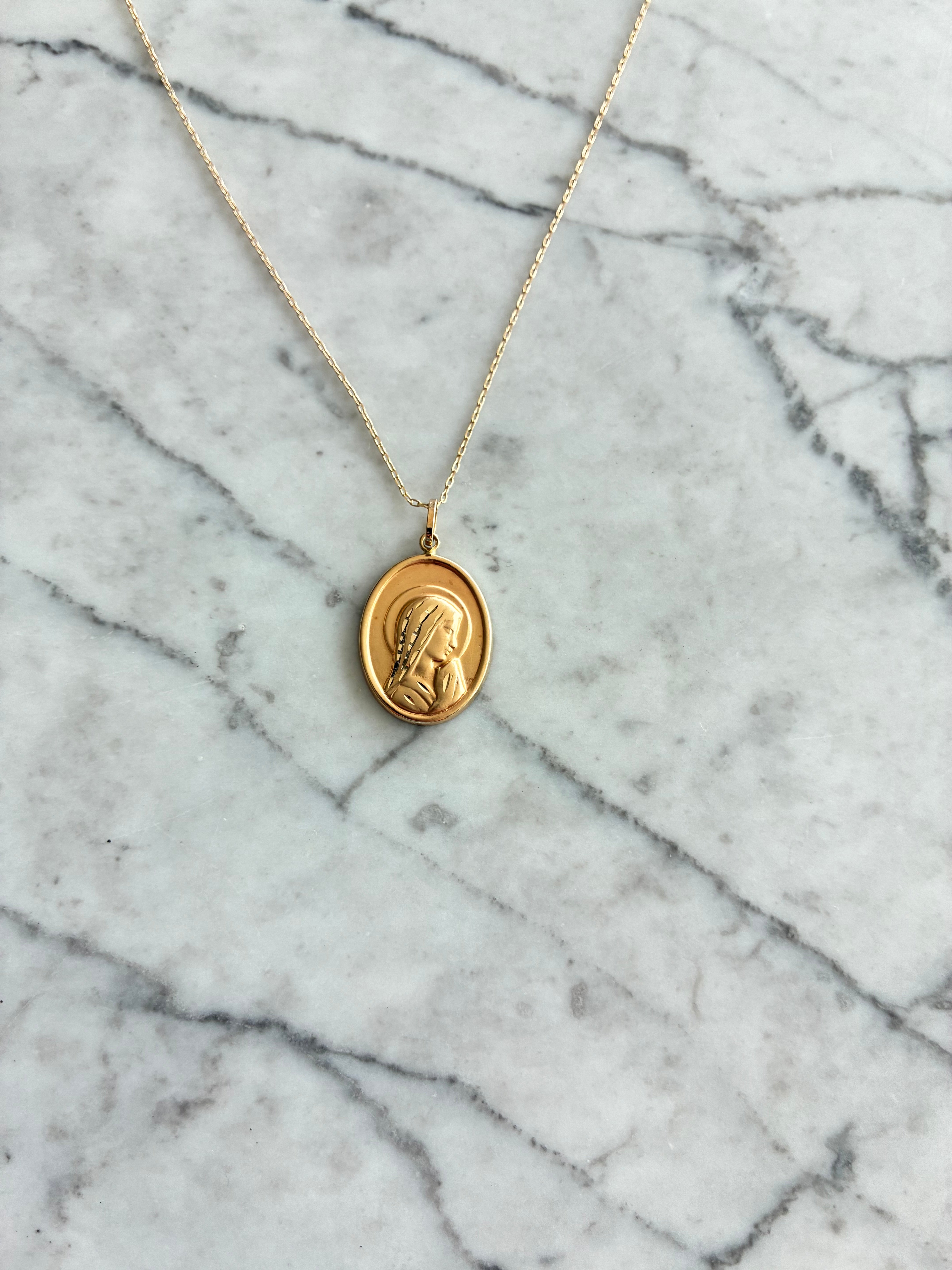 Medalla Virgen Ovalada