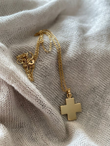 Cruz Suiza Plana con  Cadena - Oro 14k