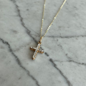 Cruz con diamantes en oro 14k