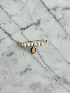 Pin de oro con perlas