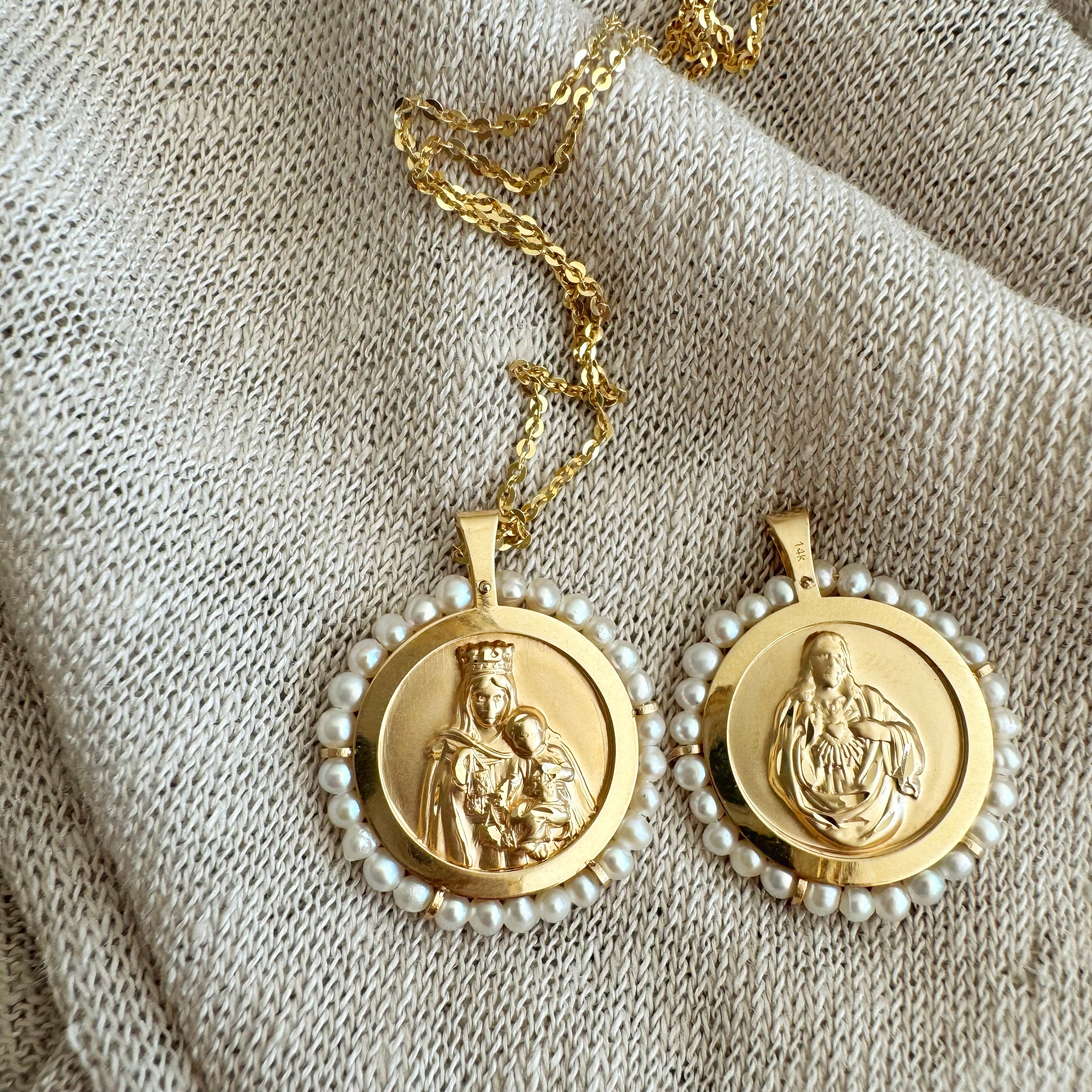 Escapulario con perlas