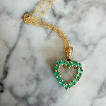 Cargar imagen en el visor de la galería, Collar de corazón con esmeraldas
