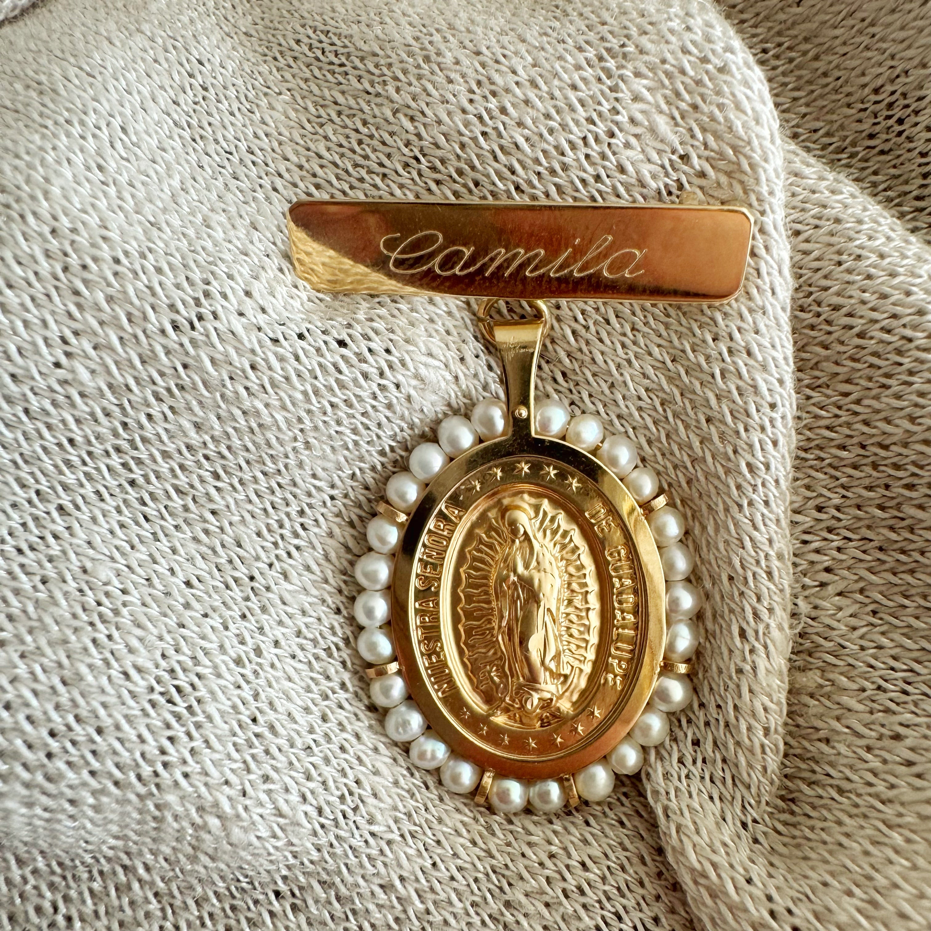 Barra con medalla grande ovalada perlas VG
