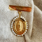 Cargar imagen en el visor de la galería, Barra con medalla grande ovalada perlas VG
