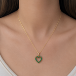 Cargar imagen en el visor de la galería, Collar de corazón con esmeraldas
