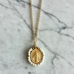 Cargar imagen en el visor de la galería, Virgen Milagrosa con perlas de chapa de oro
