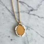 Cargar imagen en el visor de la galería, Virgen Milagrosa con perlas de chapa de oro
