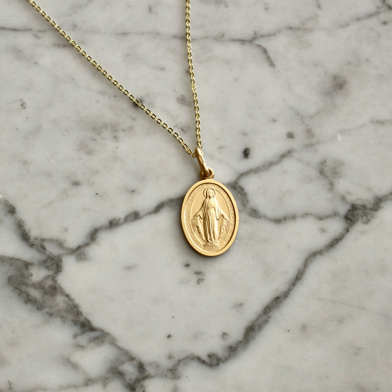 Virgen milagrosa con cadena 14K