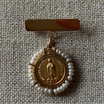 Cargar imagen en el visor de la galería, Barra con Virgen de Guadalupe Redonda Italiana - Oro 14k &amp; Perlas
