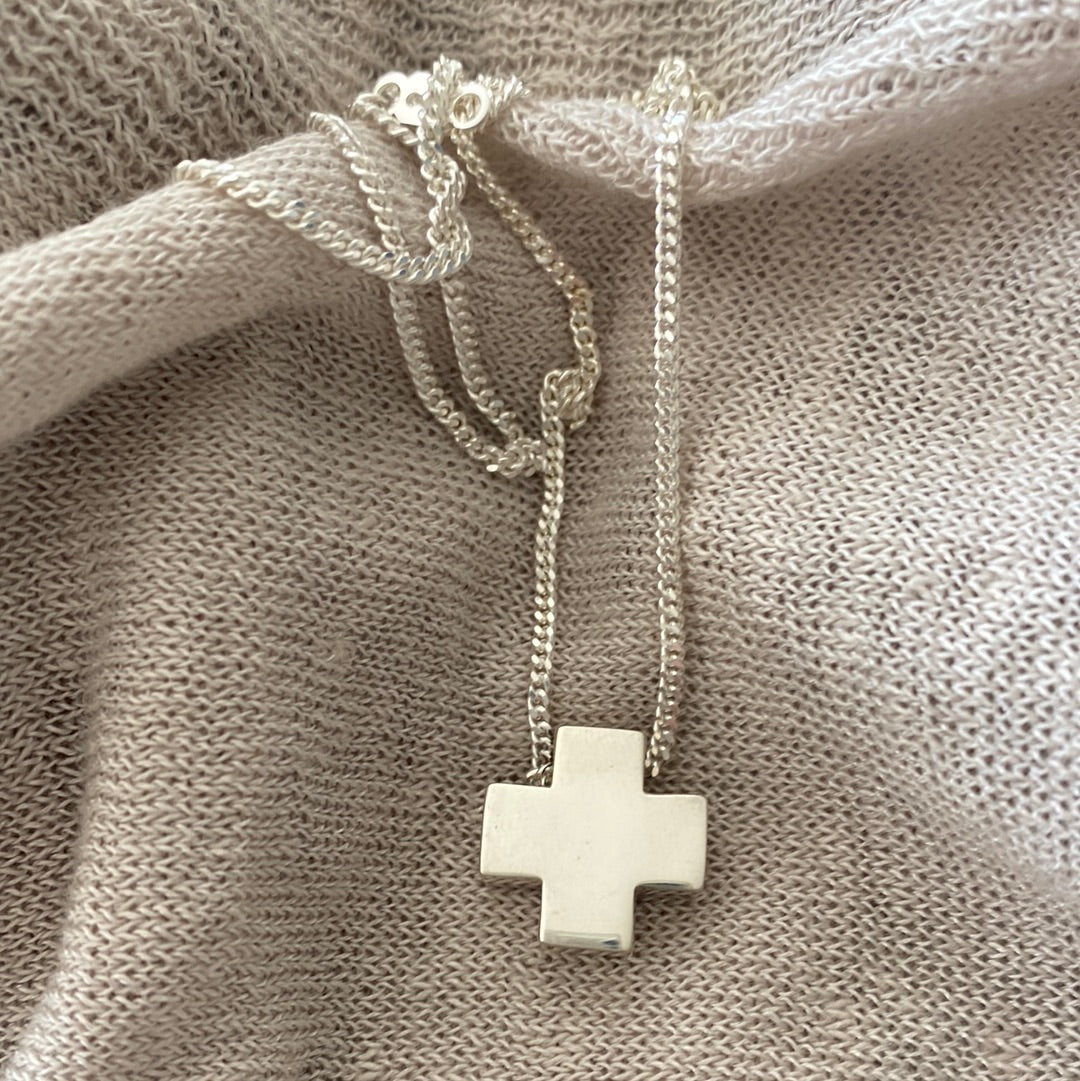 Cruz Suiza con  Cadena - Plata Esterlina