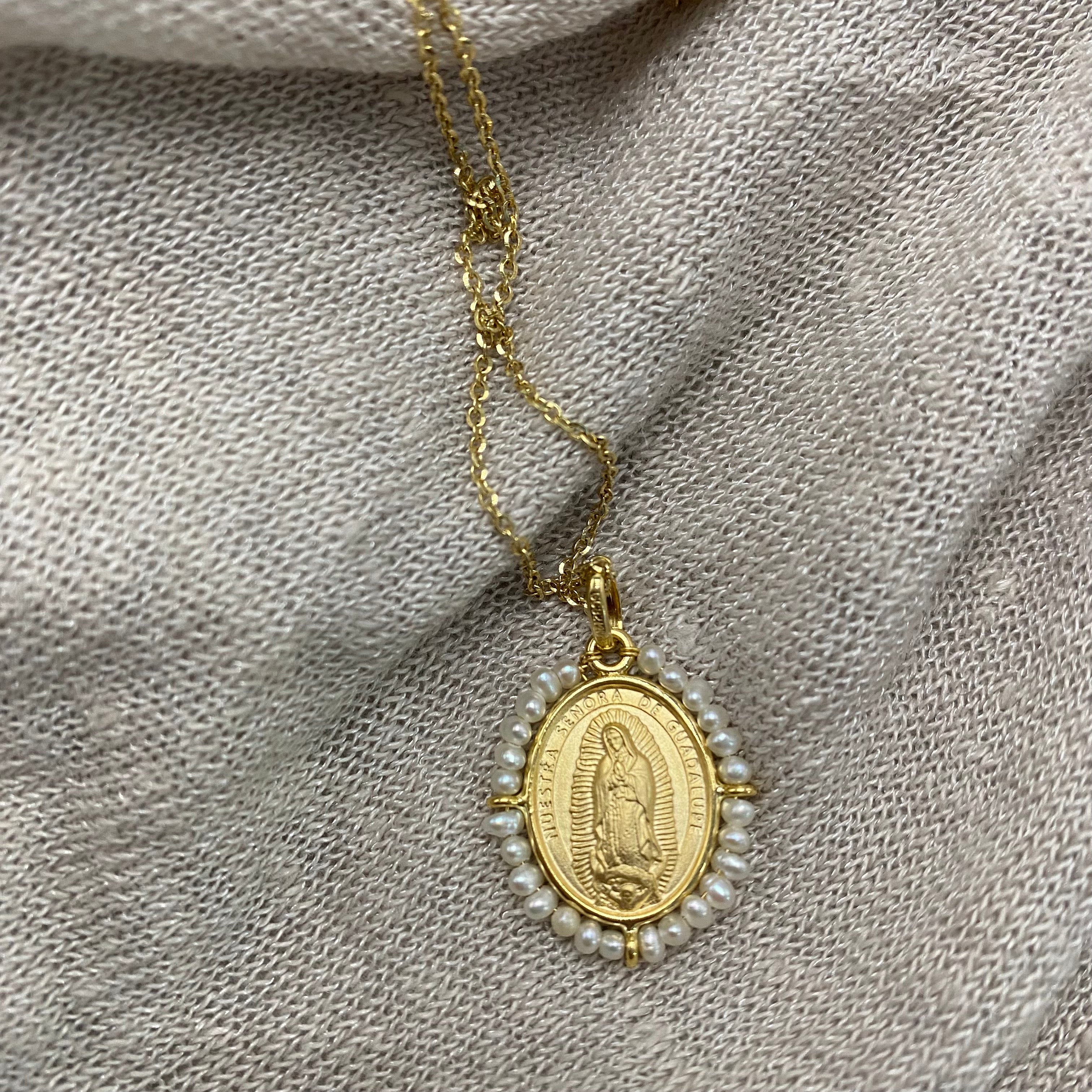 Virgen de Guadalupe - Ovalada con Perlas