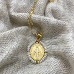 Cargar imagen en el visor de la galería, Cadena  con Virgen Milagrosa - Oro y Perlas
