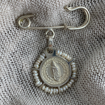Cargar imagen en el visor de la galería, Seguro con Medalla Virgen de Guadalupe - Plata Esterlina &amp; Perlas
