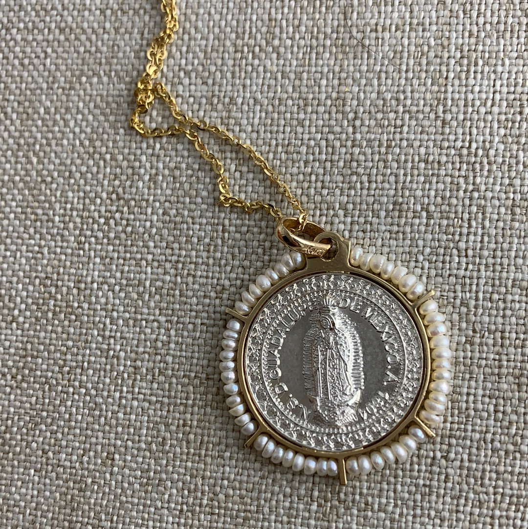 Cadena & Virgen de Guadalupe Redonda en Plata con Oro y Perlas