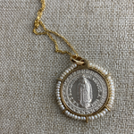 Cargar imagen en el visor de la galería, Cadena &amp; Virgen de Guadalupe Redonda en Plata con Oro y Perlas
